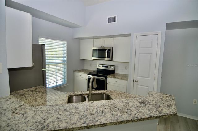 5621 BIDWELL PARKWAY 202, Sarasota, FL 34233