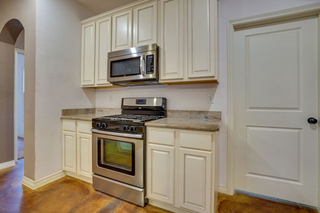 617 E Worth Street, Grapevine, TX 76051