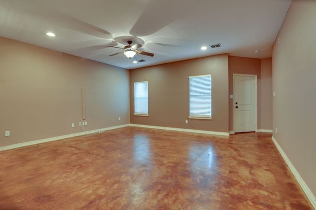 617 E Worth Street, Grapevine, TX 76051