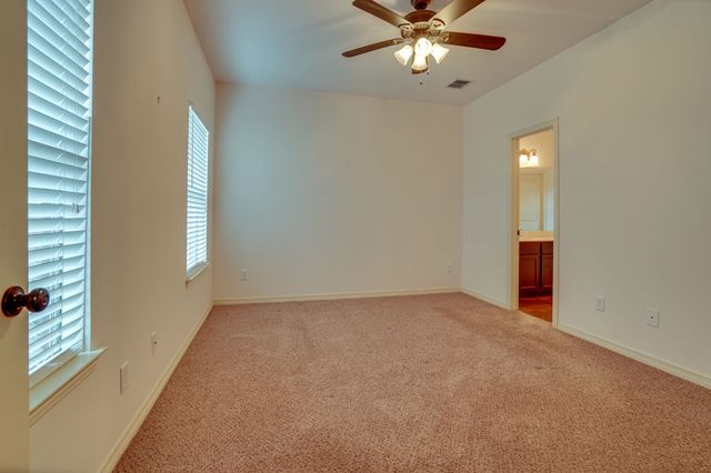 617 E Worth Street, Grapevine, TX 76051