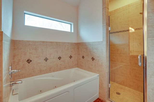 617 E Worth Street, Grapevine, TX 76051