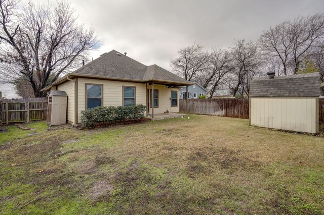 617 E Worth Street, Grapevine, TX 76051