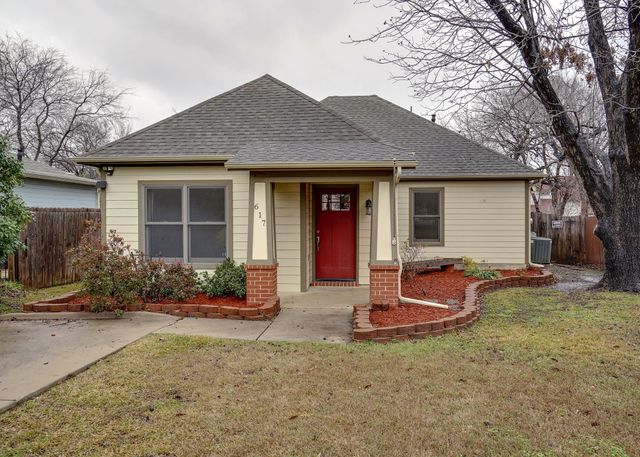 617 E Worth Street, Grapevine, TX 76051