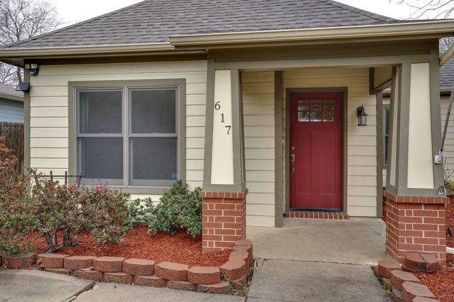 617 E Worth Street, Grapevine, TX 76051