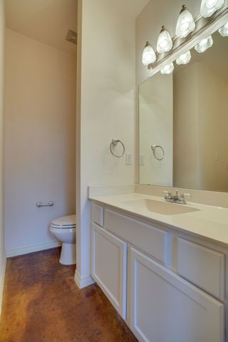 617 E Worth Street, Grapevine, TX 76051