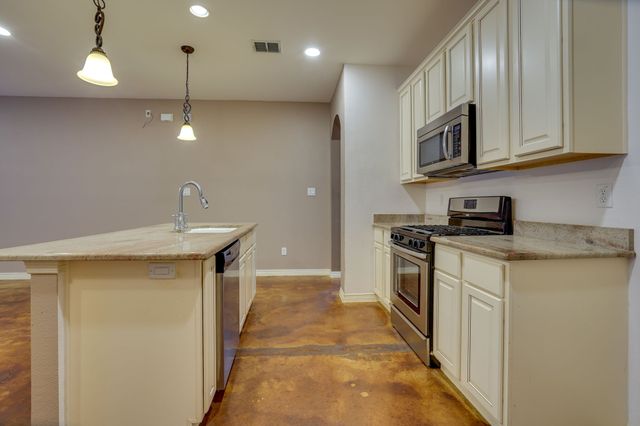 617 E Worth Street, Grapevine, TX 76051