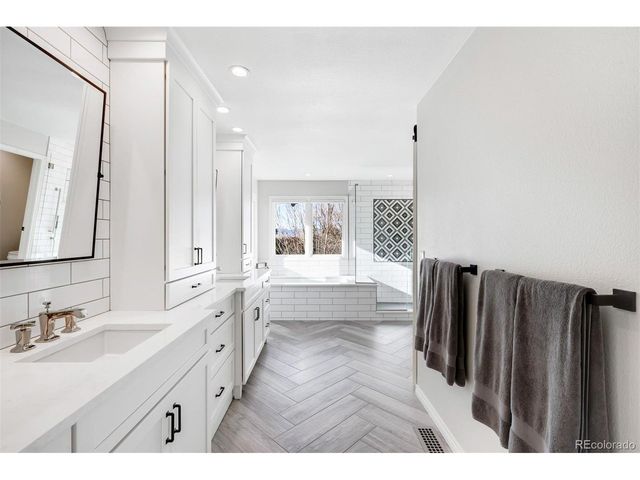 8027 S Fairfax Ct, Centennial, CO 80122