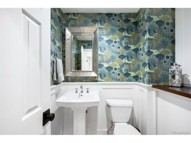 8027 S Fairfax Ct, Centennial, CO 80122