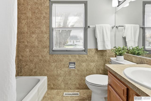 12506 A Street, Omaha, NE 68144