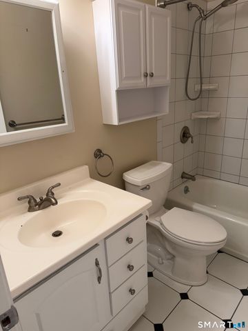 69 East Broadway B, Milford, CT 06460