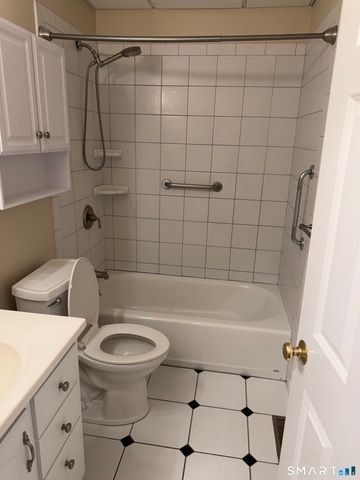 69 East Broadway B, Milford, CT 06460