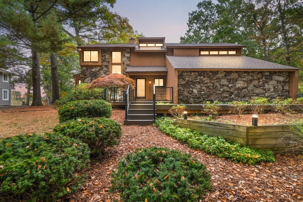 4893 Canyon Oaks Drive, Brighton, MI 48114