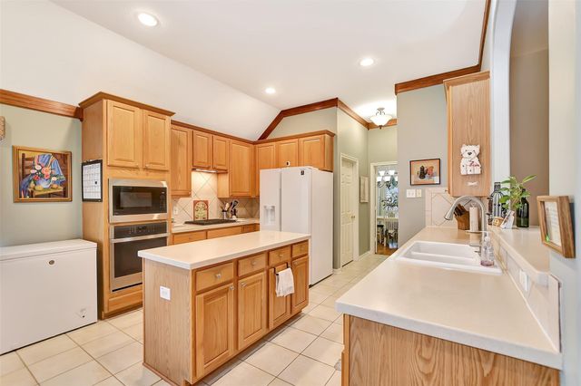 9111 Sunny Ridge Drive, Houston, TX 77095