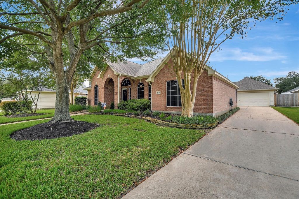 9111 Sunny Ridge Drive, Houston, TX 77095