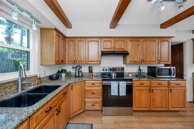 8161 22ND AVENUE N, St Petersburg, FL 33710