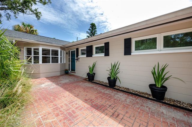 8161 22ND AVENUE N, St Petersburg, FL 33710