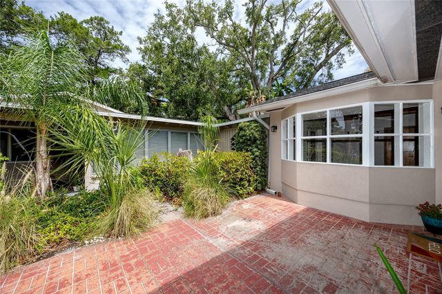 8161 22ND AVENUE N, St Petersburg, FL 33710