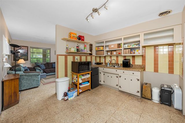 8161 22ND AVENUE N, St Petersburg, FL 33710