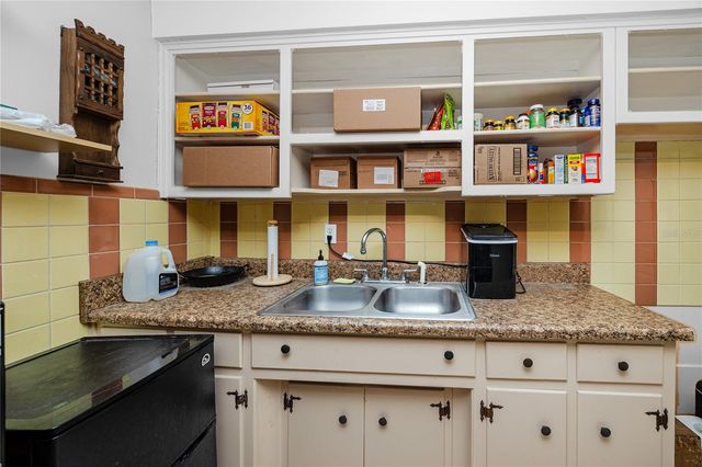 8161 22ND AVENUE N, St Petersburg, FL 33710