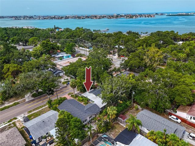 8161 22ND AVENUE N, St Petersburg, FL 33710
