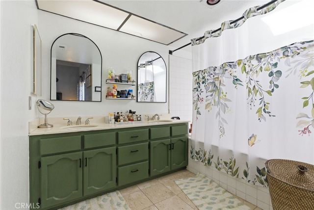 905 Hyde Court, Costa Mesa, CA 92626