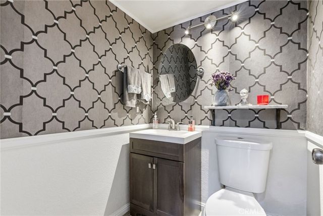 905 Hyde Court, Costa Mesa, CA 92626