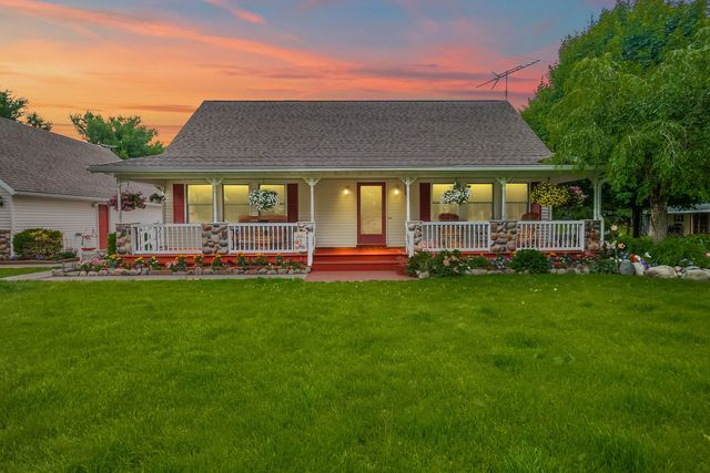 31688 Colon Road, Colon, MI 49040