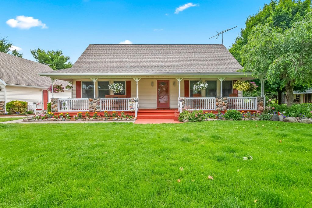 31688 Colon Road, Colon, MI 49040