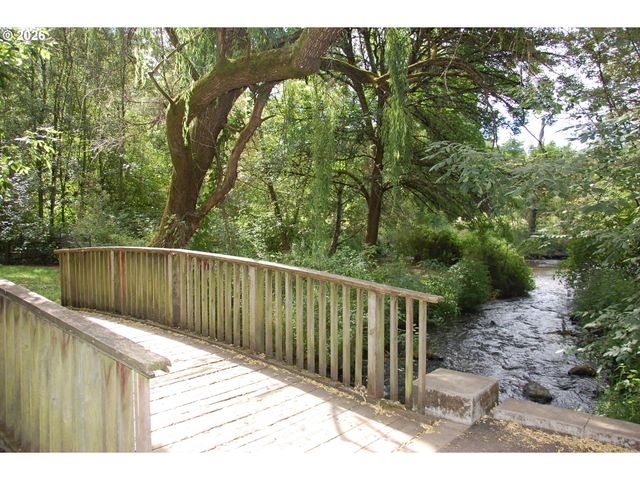 1729 Se CLATSOP St, Portland, OR 97202