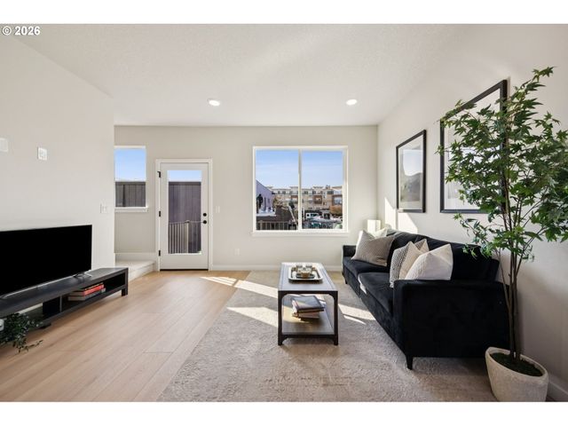 1729 Se CLATSOP St, Portland, OR 97202