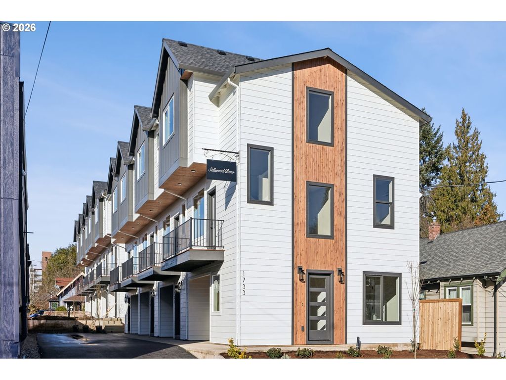 1729 Se CLATSOP St, Portland, OR 97202