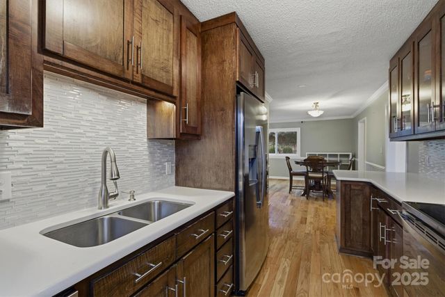 7501 Woodland Hills Road, Hickory, NC 28602