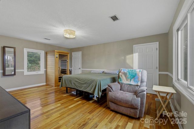 7501 Woodland Hills Road, Hickory, NC 28602