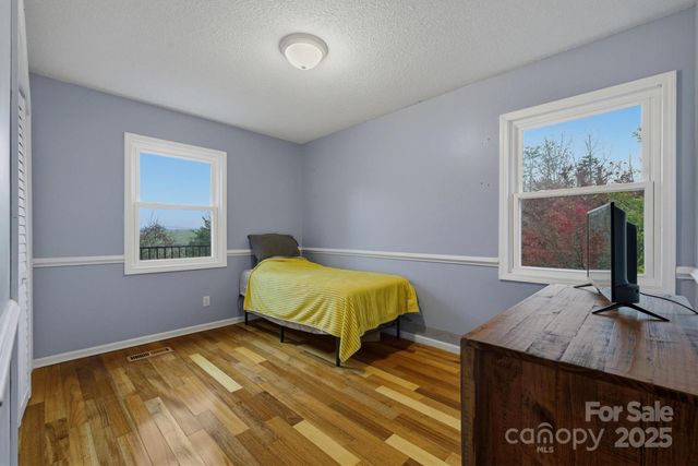 7501 Woodland Hills Road, Hickory, NC 28602