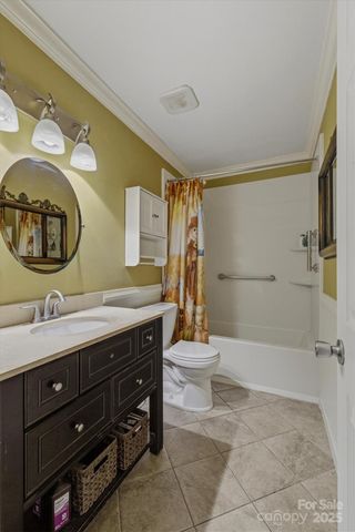 7501 Woodland Hills Road, Hickory, NC 28602