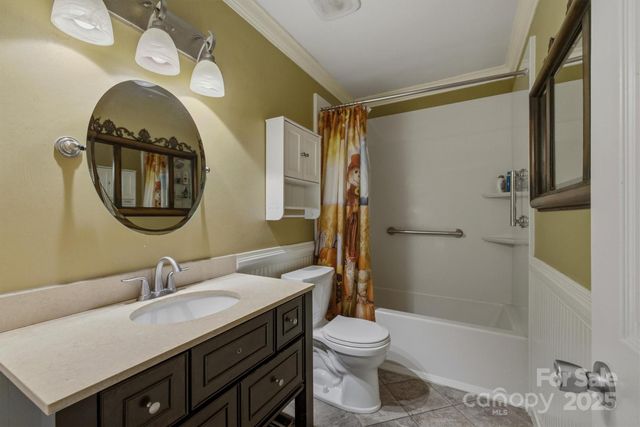 7501 Woodland Hills Road, Hickory, NC 28602