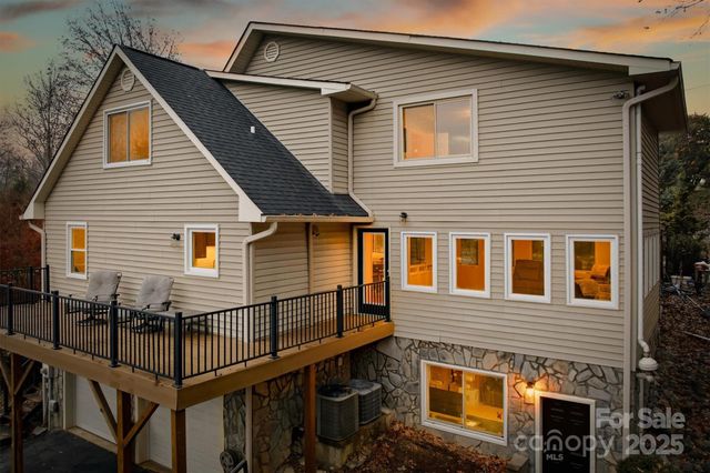 7501 Woodland Hills Road, Hickory, NC 28602