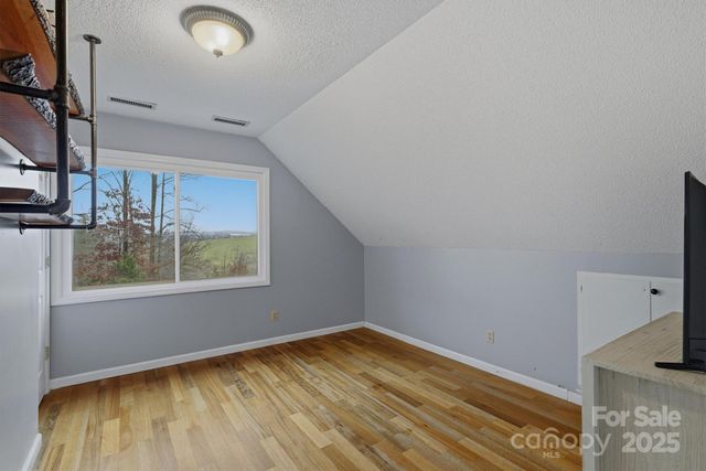 7501 Woodland Hills Road, Hickory, NC 28602