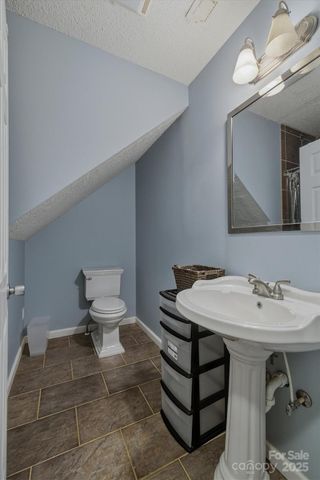 7501 Woodland Hills Road, Hickory, NC 28602