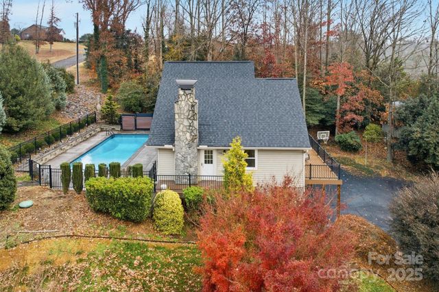 7501 Woodland Hills Road, Hickory, NC 28602