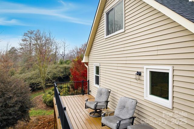 7501 Woodland Hills Road, Hickory, NC 28602