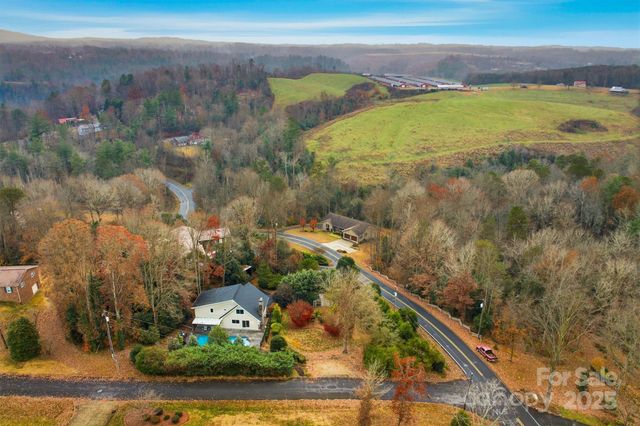 7501 Woodland Hills Road, Hickory, NC 28602