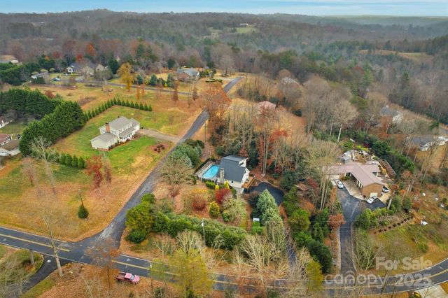 7501 Woodland Hills Road, Hickory, NC 28602