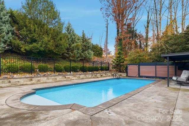 7501 Woodland Hills Road, Hickory, NC 28602