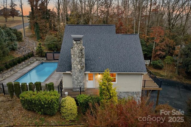 7501 Woodland Hills Road, Hickory, NC 28602