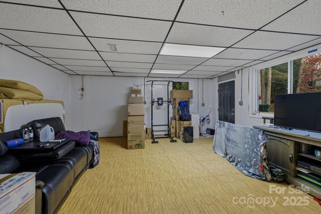 7501 Woodland Hills Road, Hickory, NC 28602