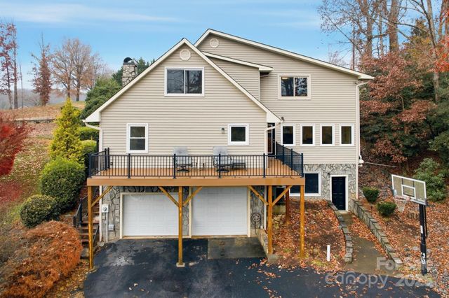 7501 Woodland Hills Road, Hickory, NC 28602