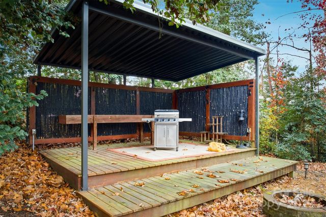 7501 Woodland Hills Road, Hickory, NC 28602