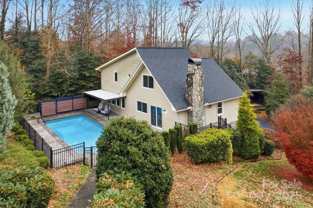 7501 Woodland Hills Road, Hickory, NC 28602