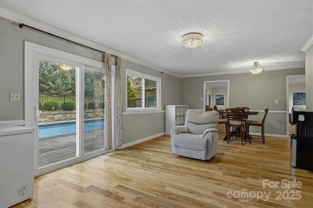 7501 Woodland Hills Road, Hickory, NC 28602